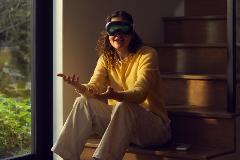 Apple_Vision_Pro_EyeSight-768x512-1